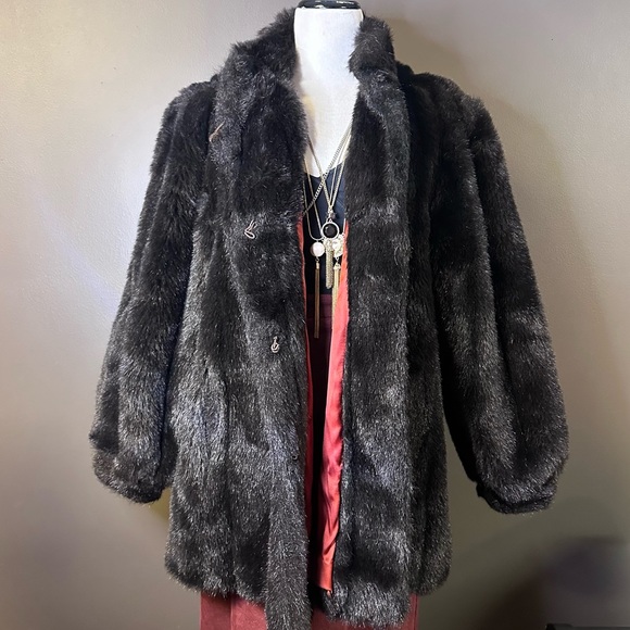 Vintage DonnyBrook Faux Fur Coat - Picture 2 of 8